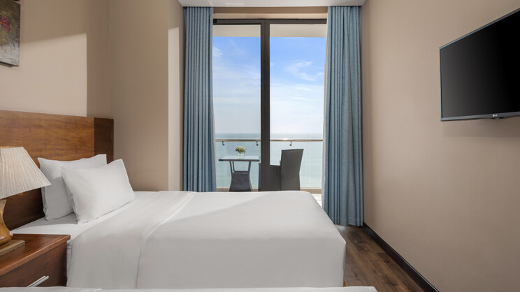 Yarra Ocean Suites Danang